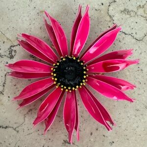 Vintage 1960’s pink large enamel flower brooch.